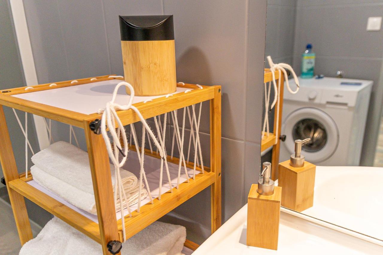Easy Location - Parking - Free Wifi - Tourism And Business Appartement
